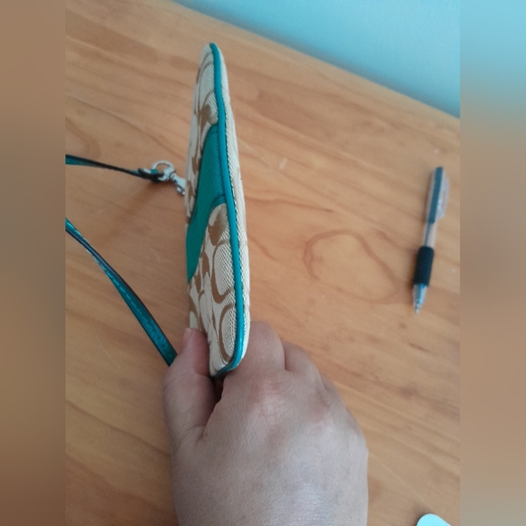 COACH Corner Zip Wristlet In Signature Canvas Light Khaki Chalk with Green - Picture 5 of 10